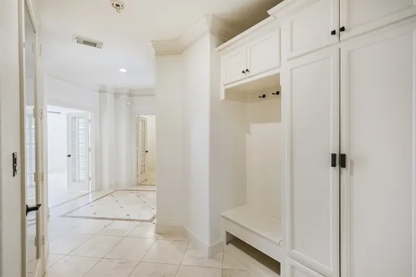 $5,500 | 407 West Bell Street, Houston, TX 77019