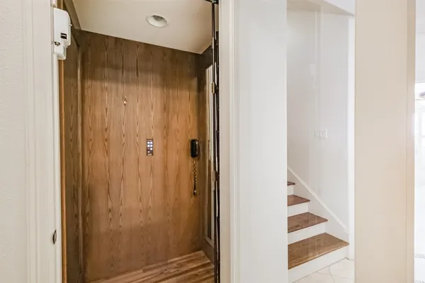 $5,500 | 407 West Bell Street, Houston, TX 77019