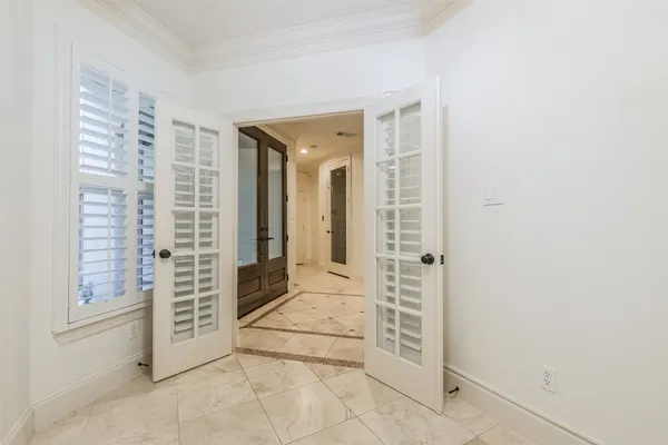 $5,500 | 407 West Bell Street, Houston, TX 77019