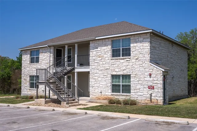 $1,200 | 304 Stubblefield Lane, Unit 304, Liberty Hill, TX 78642