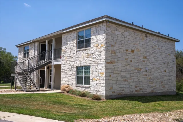 $1,200 | 304 Stubblefield Lane, Unit 304, Liberty Hill, TX 78642