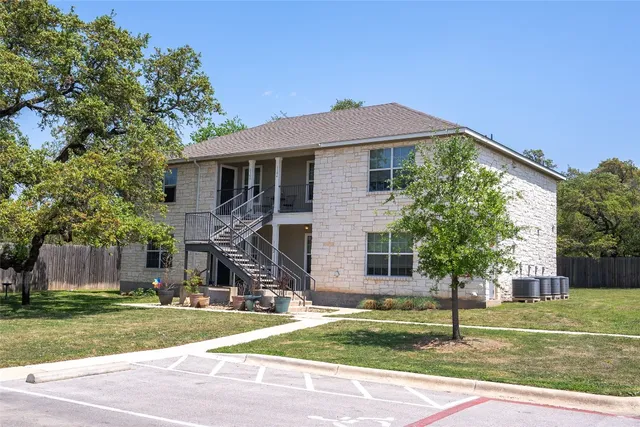 $1,200 | 304 Stubblefield Lane, Unit 304, Liberty Hill, TX 78642