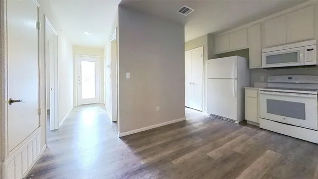 $1,000 | 304 Stubblefield Lane, Unit 704, Liberty Hill, TX 78642