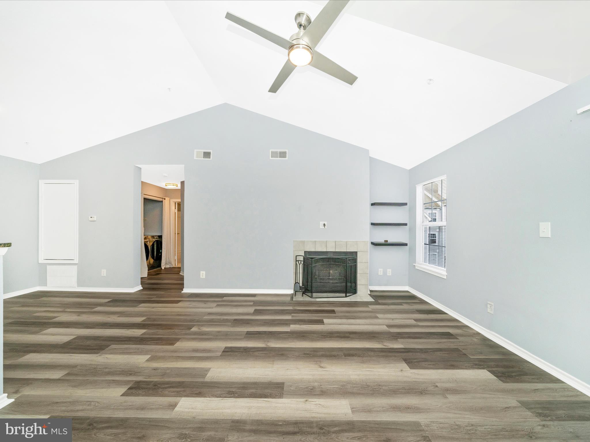 9907 Boysenberry Way, Unit 11042 Gaithersburg, MD 20879 - Photo 11 of 48 Living Room