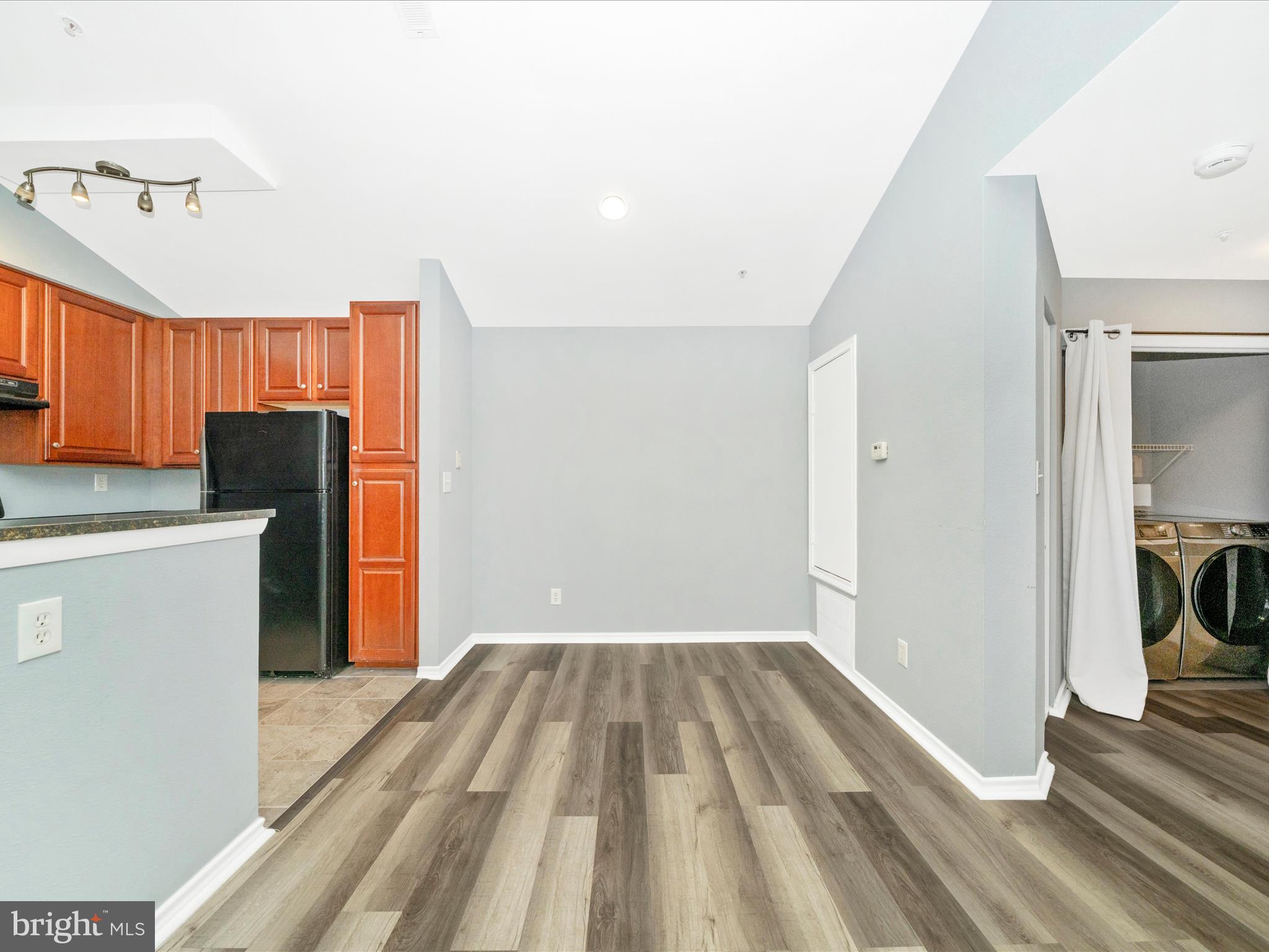 9907 Boysenberry Way, Unit 11042 Gaithersburg, MD 20879 - Photo 17 of 48 Dining Area