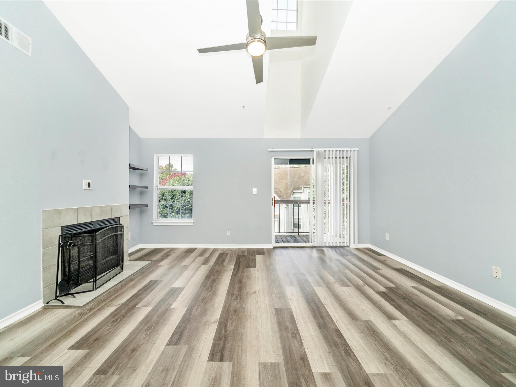 9907 Boysenberry Way, Unit 11042 Gaithersburg, MD 20879 - Photo 6 of 48 Living Room