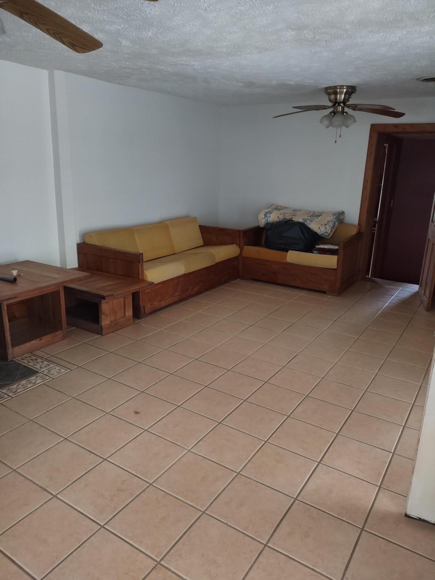 10419 Caney Valley Road Bristol, VA 24202 - Photo 13 of 37 Living Room