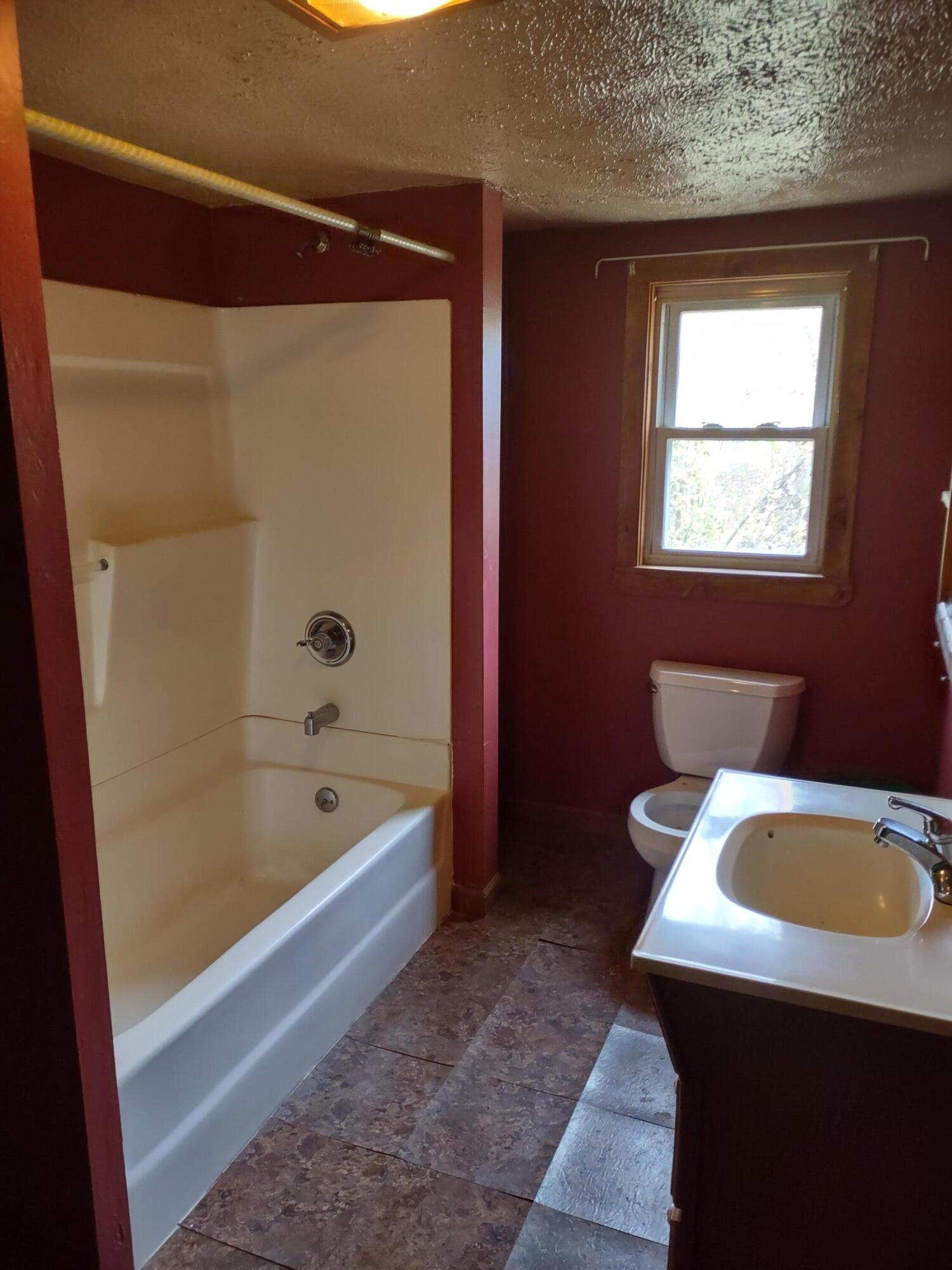 10419 Caney Valley Road Bristol, VA 24202 - Photo 17 of 37 Bathroom 1