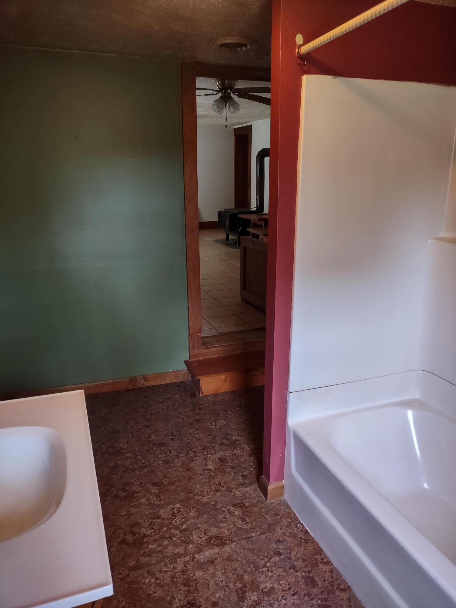 10419 Caney Valley Road Bristol, VA 24202 - Photo 18 of 37 Bathroom 1