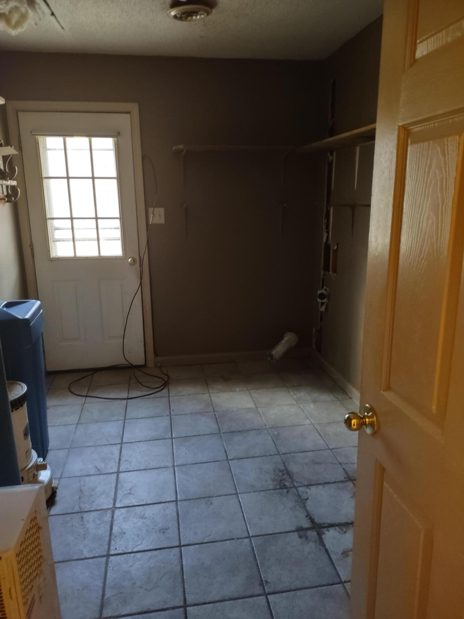 10419 Caney Valley Road Bristol, VA 24202 - Photo 25 of 37 Laundry Room