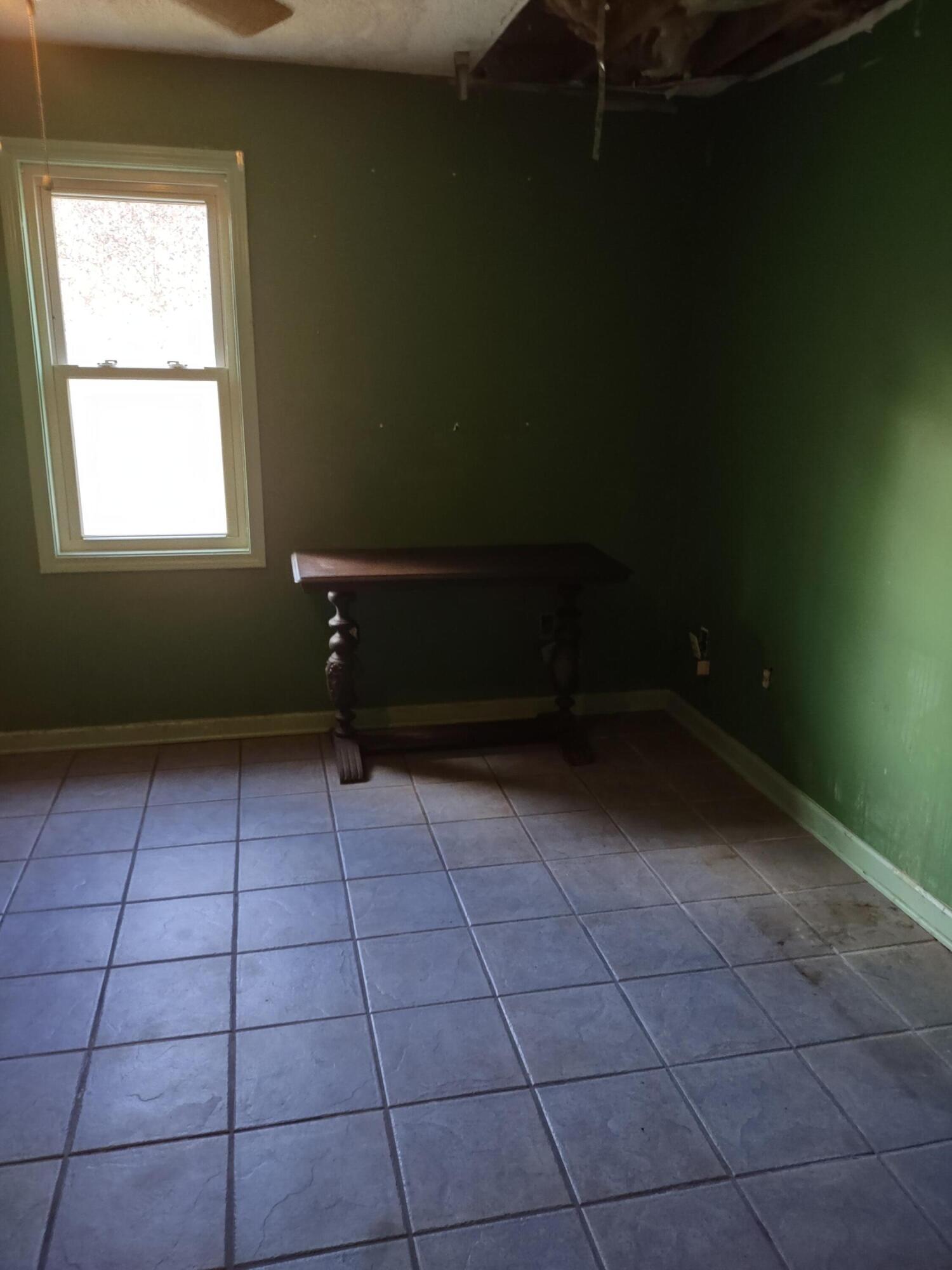 10419 Caney Valley Road Bristol, VA 24202 - Photo 26 of 37 Bedroom 3