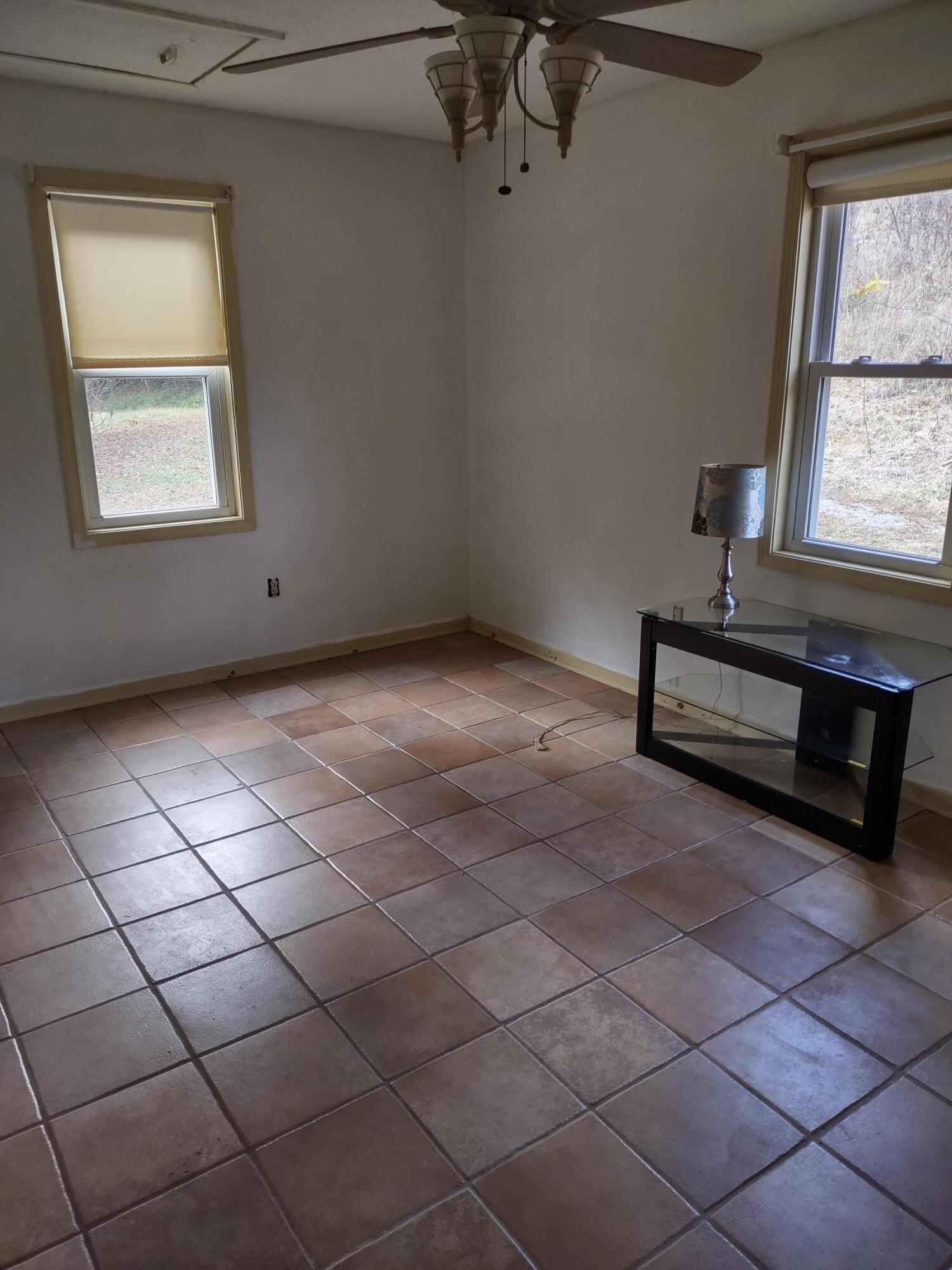 10419 Caney Valley Road Bristol, VA 24202 - Photo 33 of 37 Additional Room