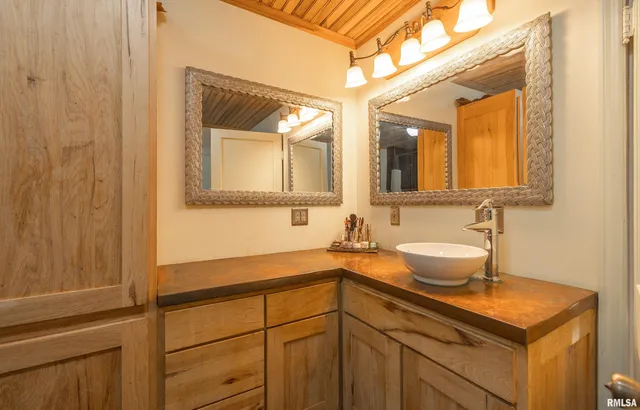 $690,000 | 15247 Laminack Road, Carterville, IL 62918