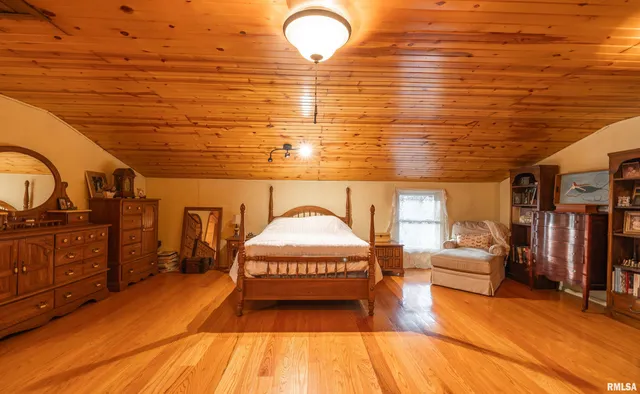 $690,000 | 15247 Laminack Road, Carterville, IL 62918