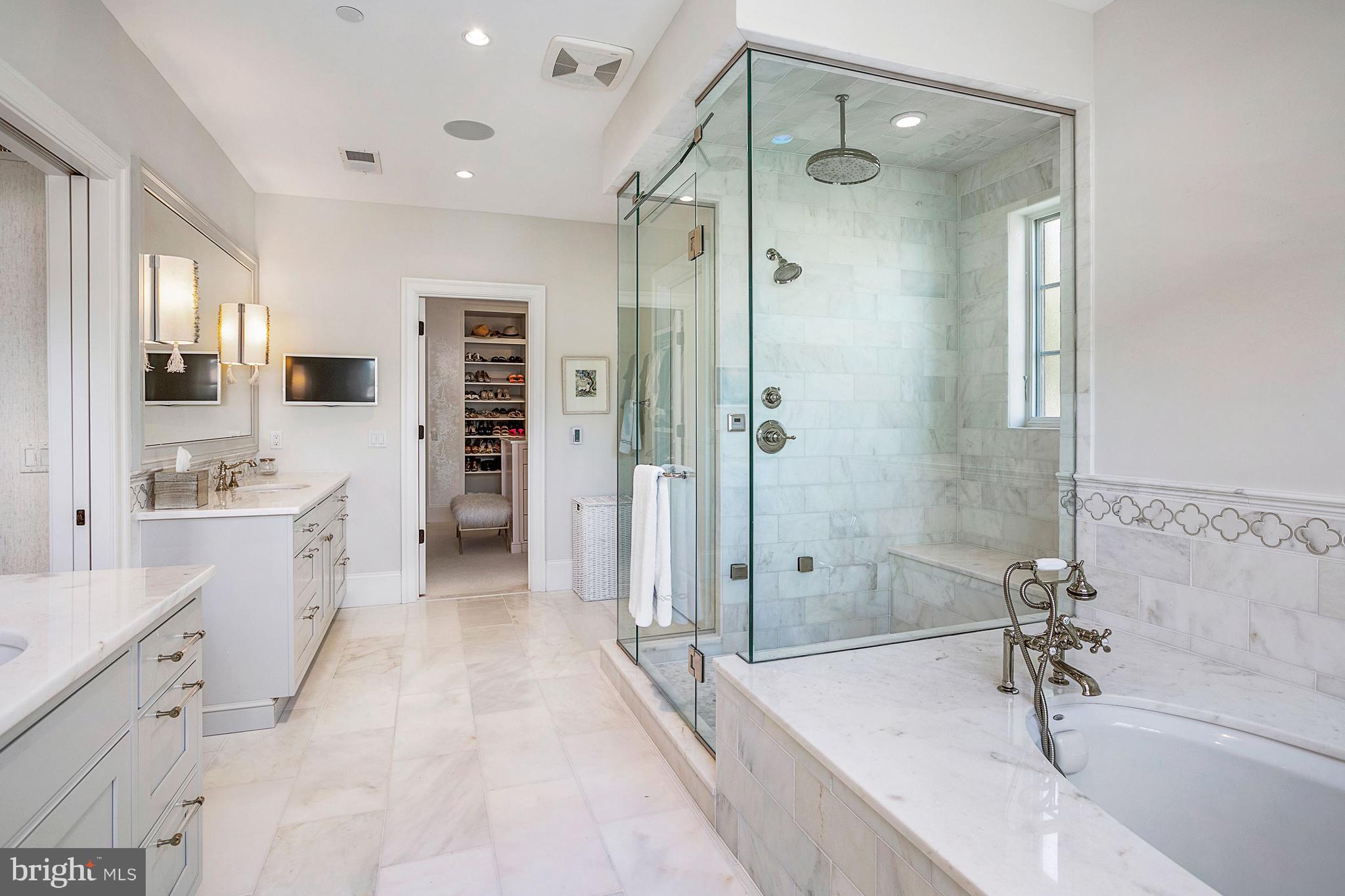 1813 Hoban Road Northwest Washington, DC 20007 - Photo 28 of 52 Owner's Bath