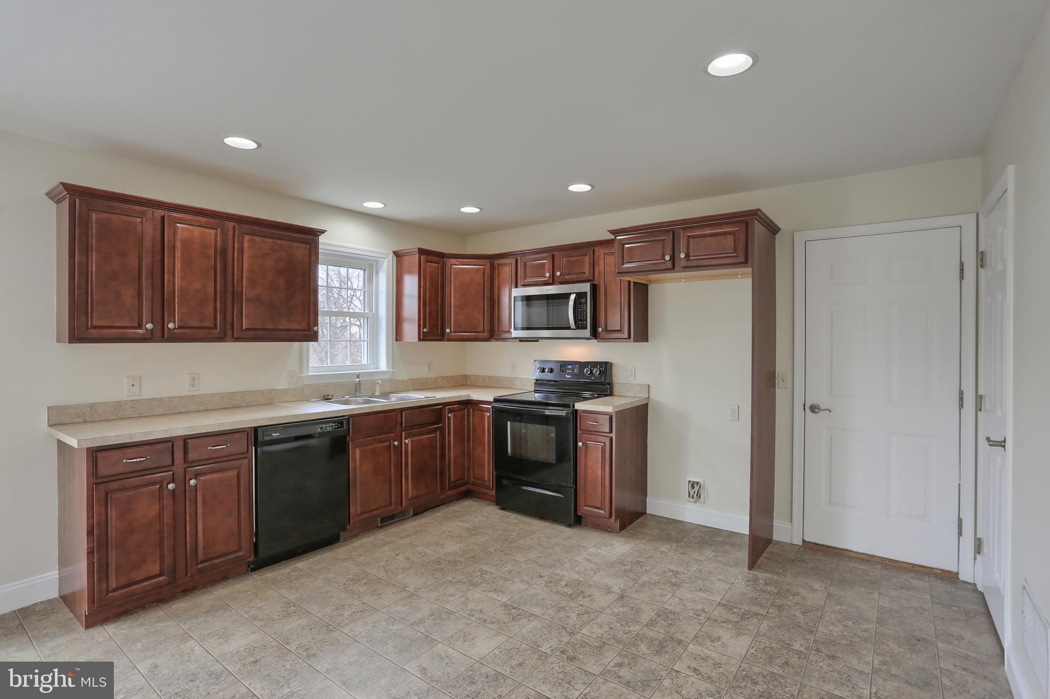 1500 Rolling Meadow Road Lebanon, PA 17046 - Photo 11 of 27 Gallery Image 11