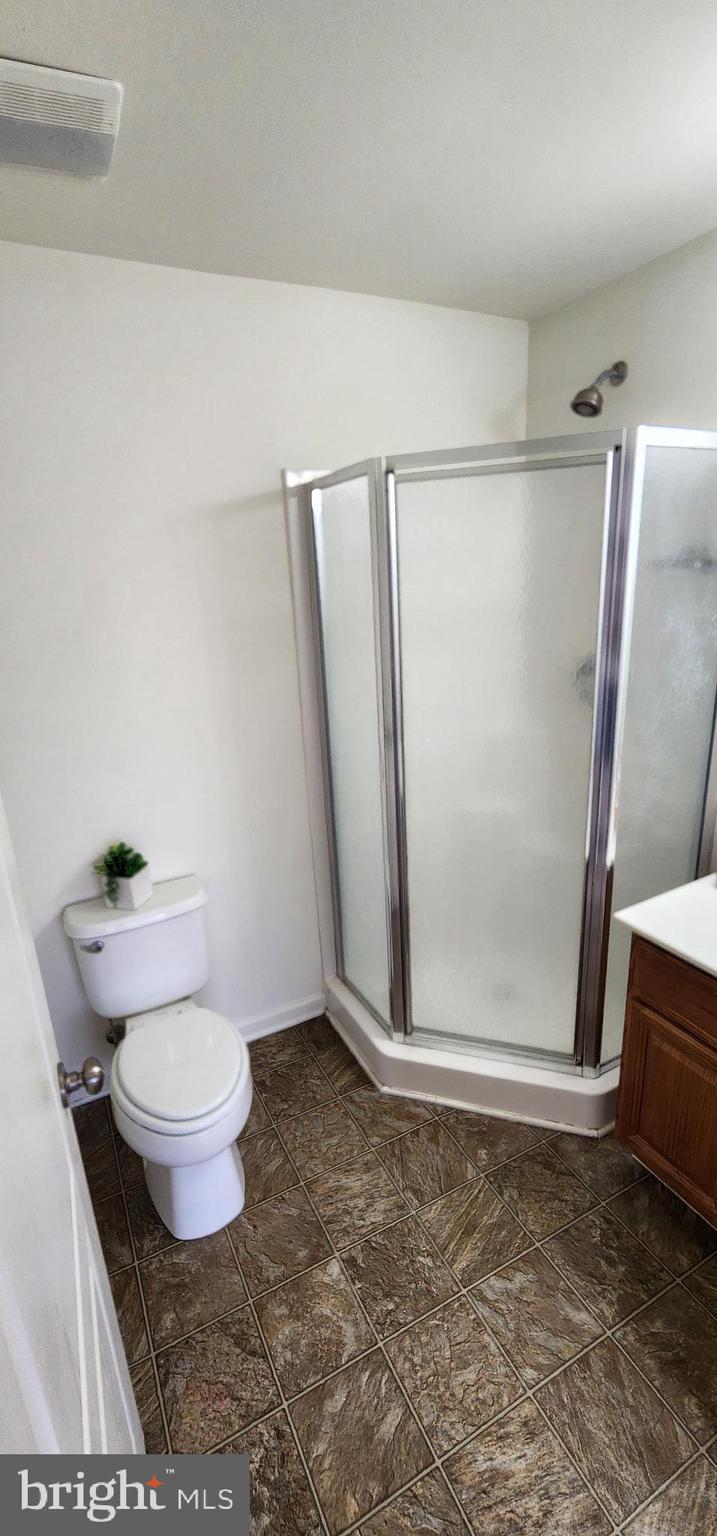 335 Paradee Drive Dover, DE 19904 - Photo 42 of 45 a bathroom with a toilet and a shower