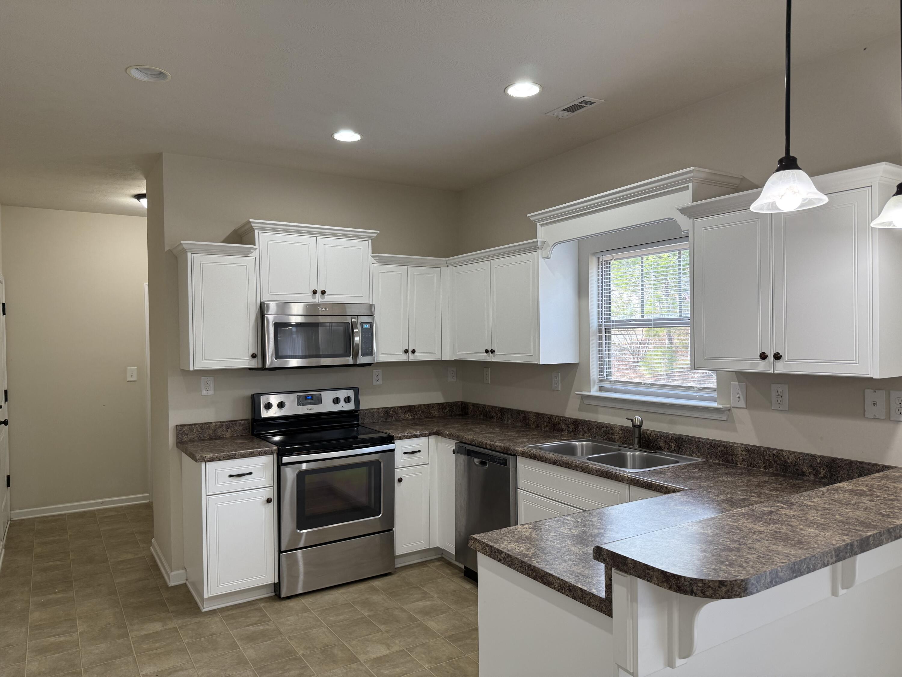 633 Colston Avenue Aiken, SC 29801 - Photo 4 of 18 IMG_3414