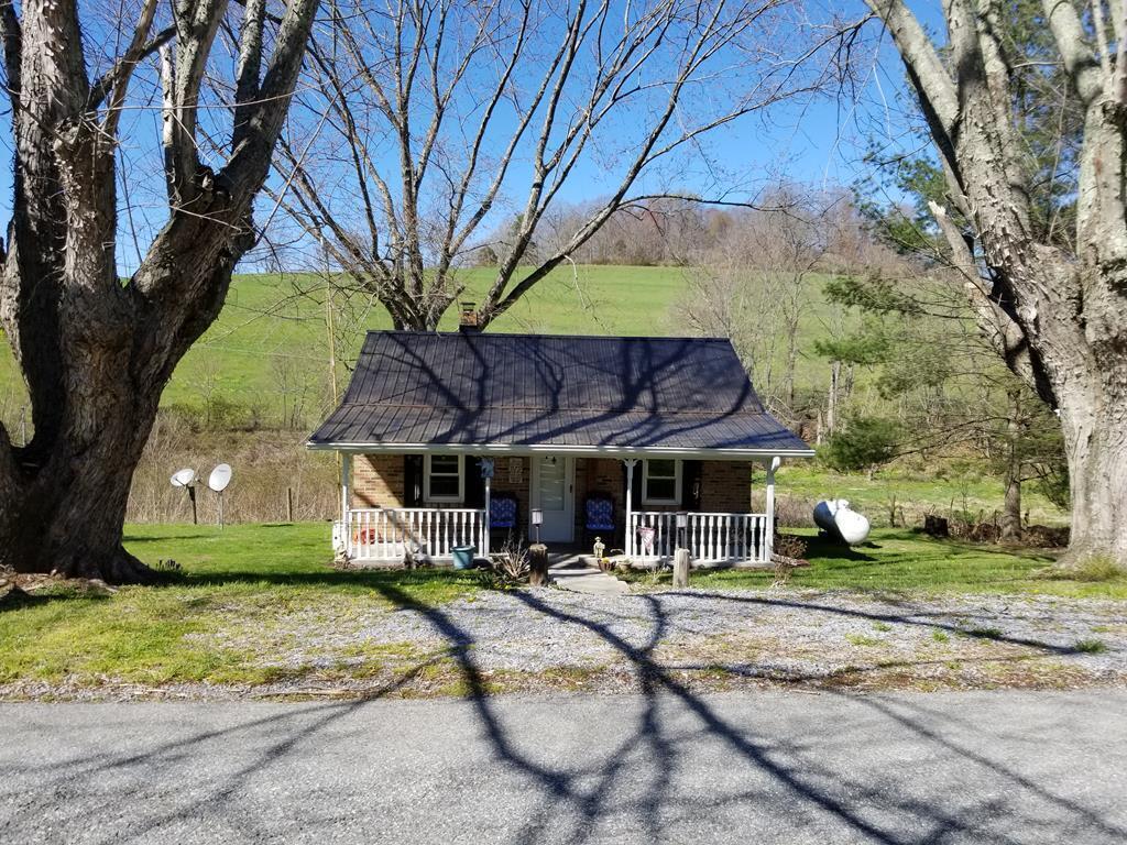979 Spring Valley Road Marion, VA 24354 - Photo 1 of 12 fRONT