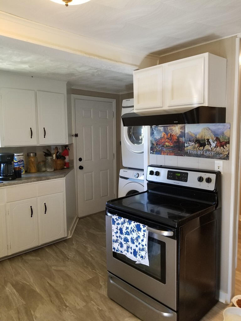 979 Spring Valley Road Marion, VA 24354 - Photo 2 of 12 82233_6