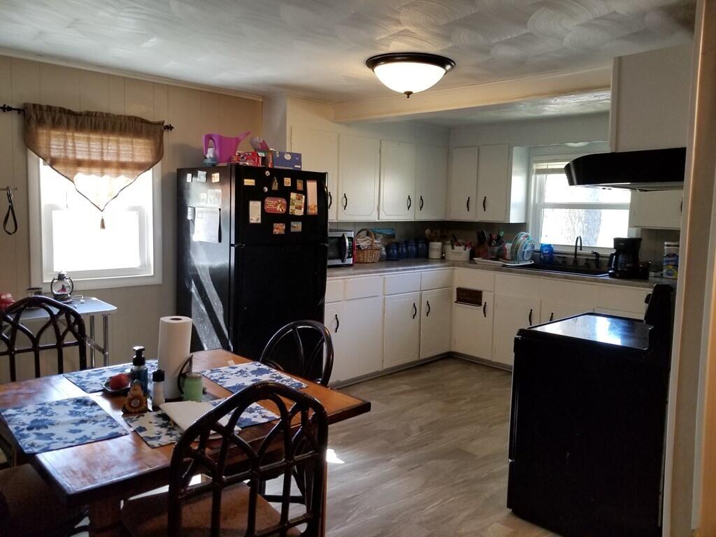 979 Spring Valley Road Marion, VA 24354 - Photo 4 of 12 Kitchen