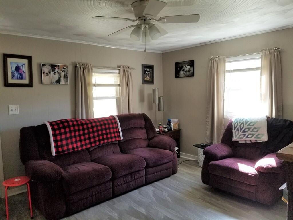 979 Spring Valley Road Marion, VA 24354 - Photo 5 of 12 LR