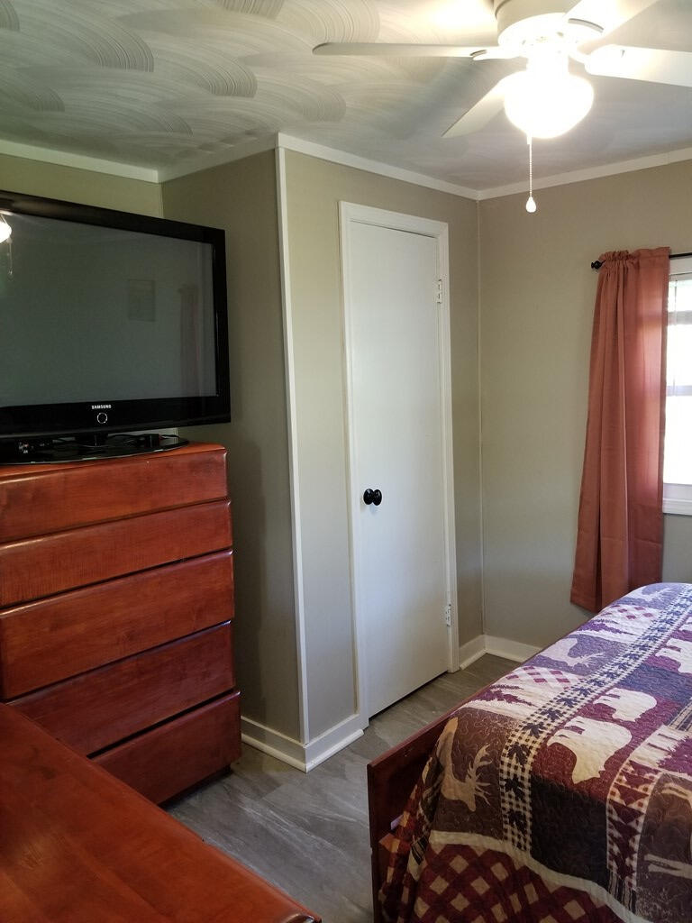 979 Spring Valley Road Marion, VA 24354 - Photo 10 of 12 BR2