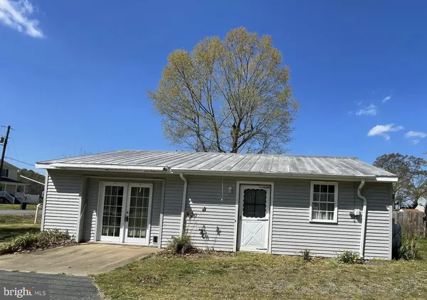 $1,400 | 598 Wakefield Drive, Colonial Beach, VA 22443