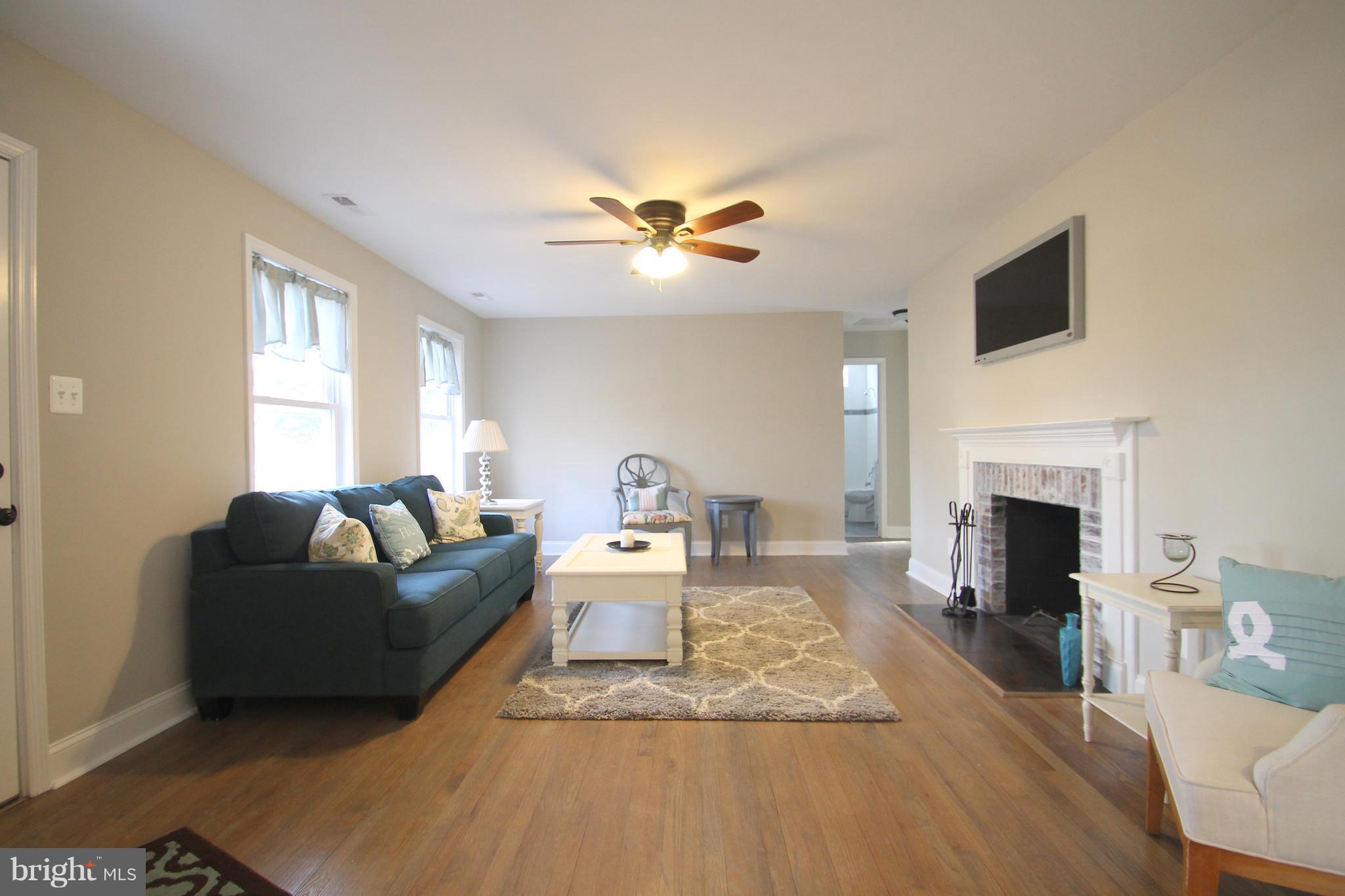 1812 Rushley Road Baltimore, MD 21234 - Photo 7 of 30 Living Room