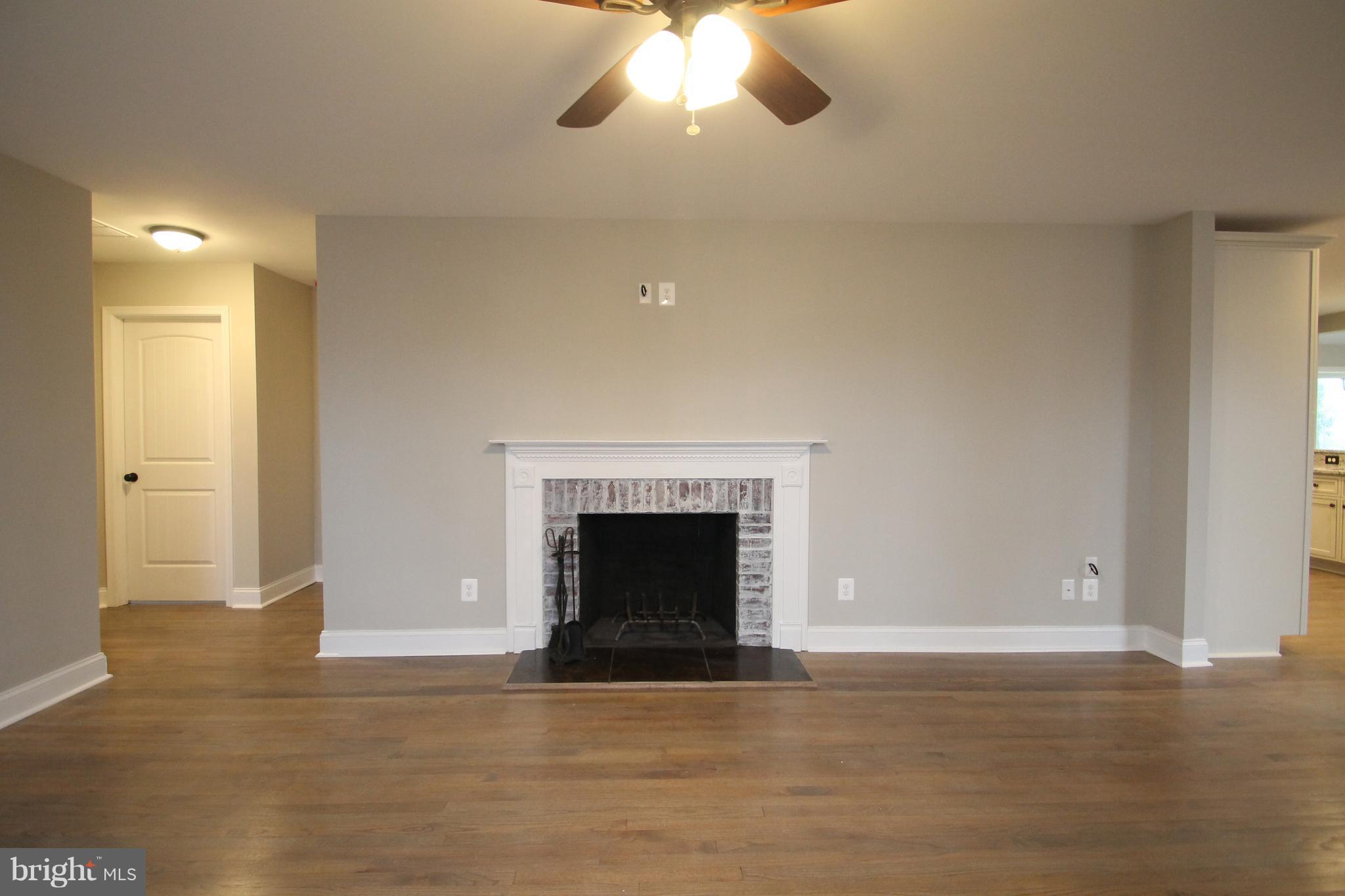 1812 Rushley Road Baltimore, MD 21234 - Photo 8 of 30 Living Room