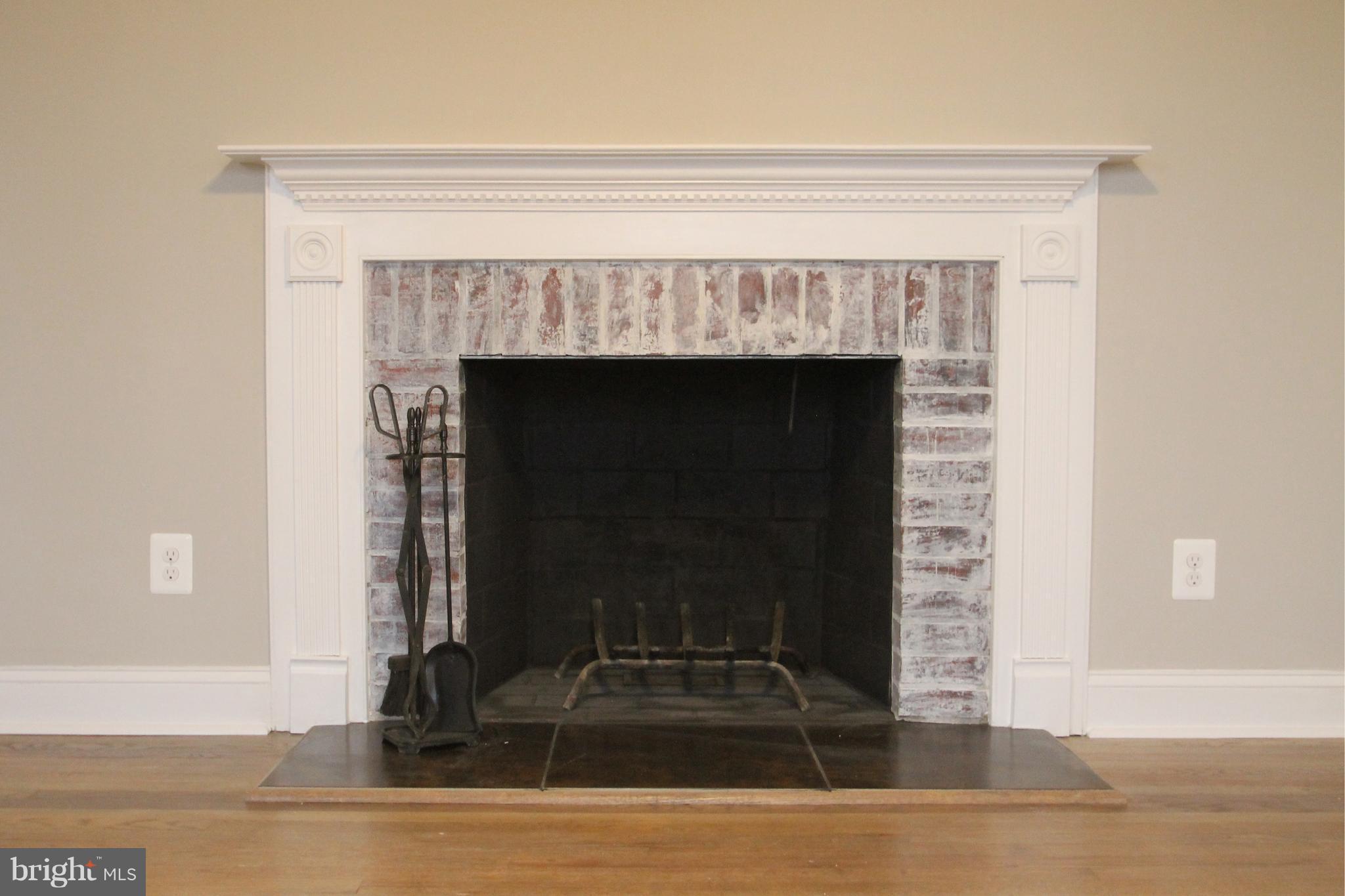 1812 Rushley Road Baltimore, MD 21234 - Photo 9 of 30 Living Room