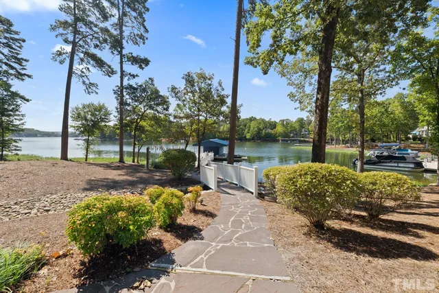 $1,750,000 | 112 Moratock Point, New London, NC 28127