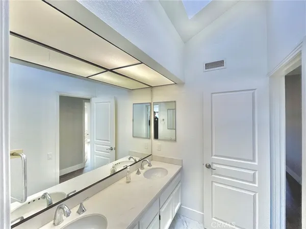 $6,200 | 10 Ramada, Irvine, CA 92620