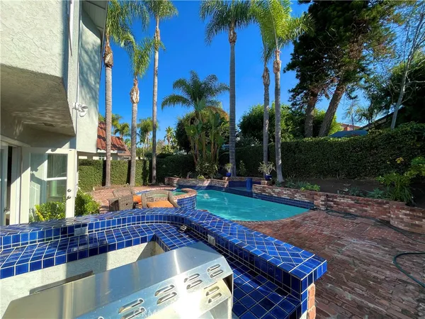 $6,200 | 10 Ramada, Irvine, CA 92620