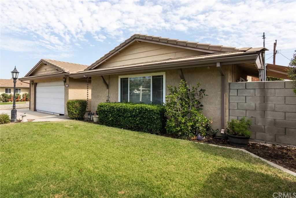 245 East Rancho Road Corona, CA 92879 - Photo 3 of 24