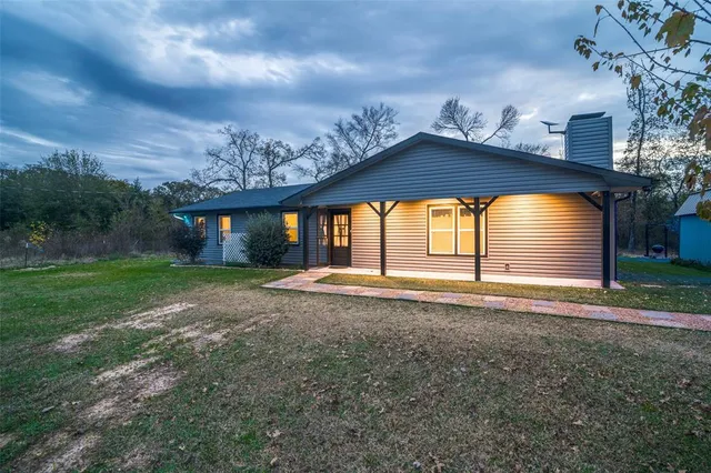 a black and white photo of a floor plan