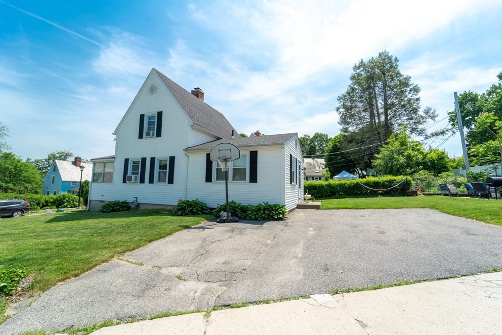 14 Delaval Road Worcester, MA 01606 - Photo 3 of 19 Gallery Image 3