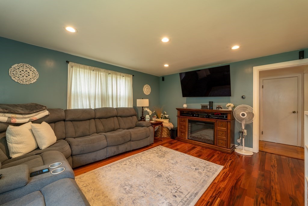 14 Delaval Road Worcester, MA 01606 - Photo 8 of 19 Gallery Image 8