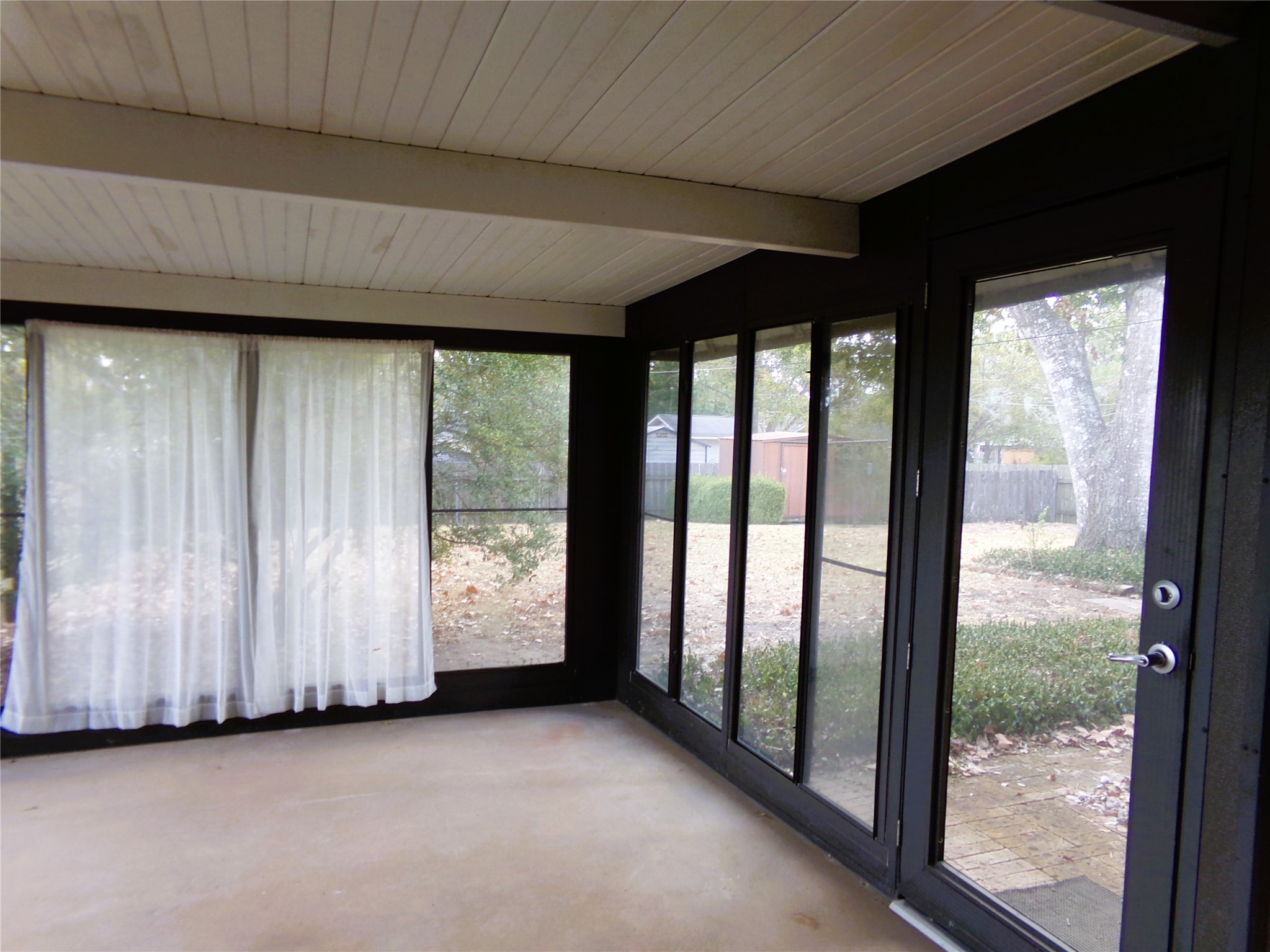 516 North College Street Weimar, TX 78962 - Photo 15 of 20 a view of an empty room with a window