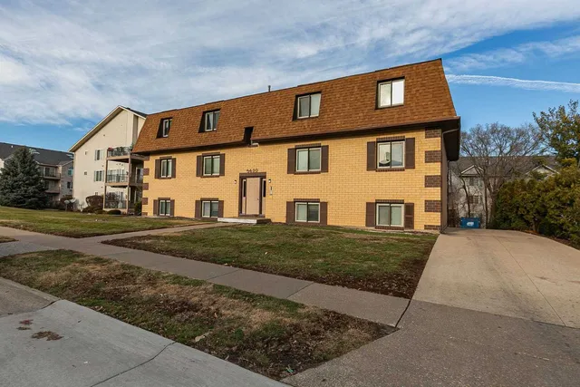 $1,100 | 3430 Holiday Court, Unit 3, Bettendorf, IA 52722