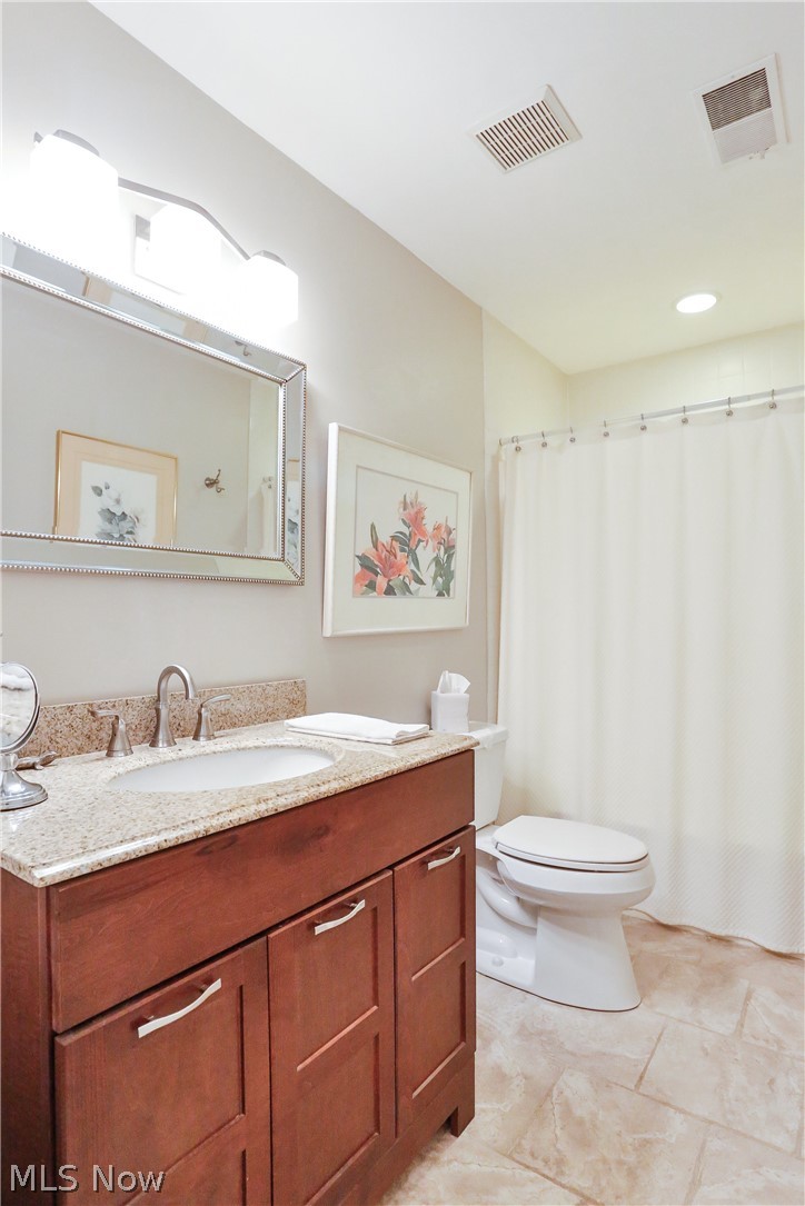 692 Hampton Ridge Drive Akron, OH 44313 - Photo 14 of 34 Private Bath off first floor Owners' Bedroom