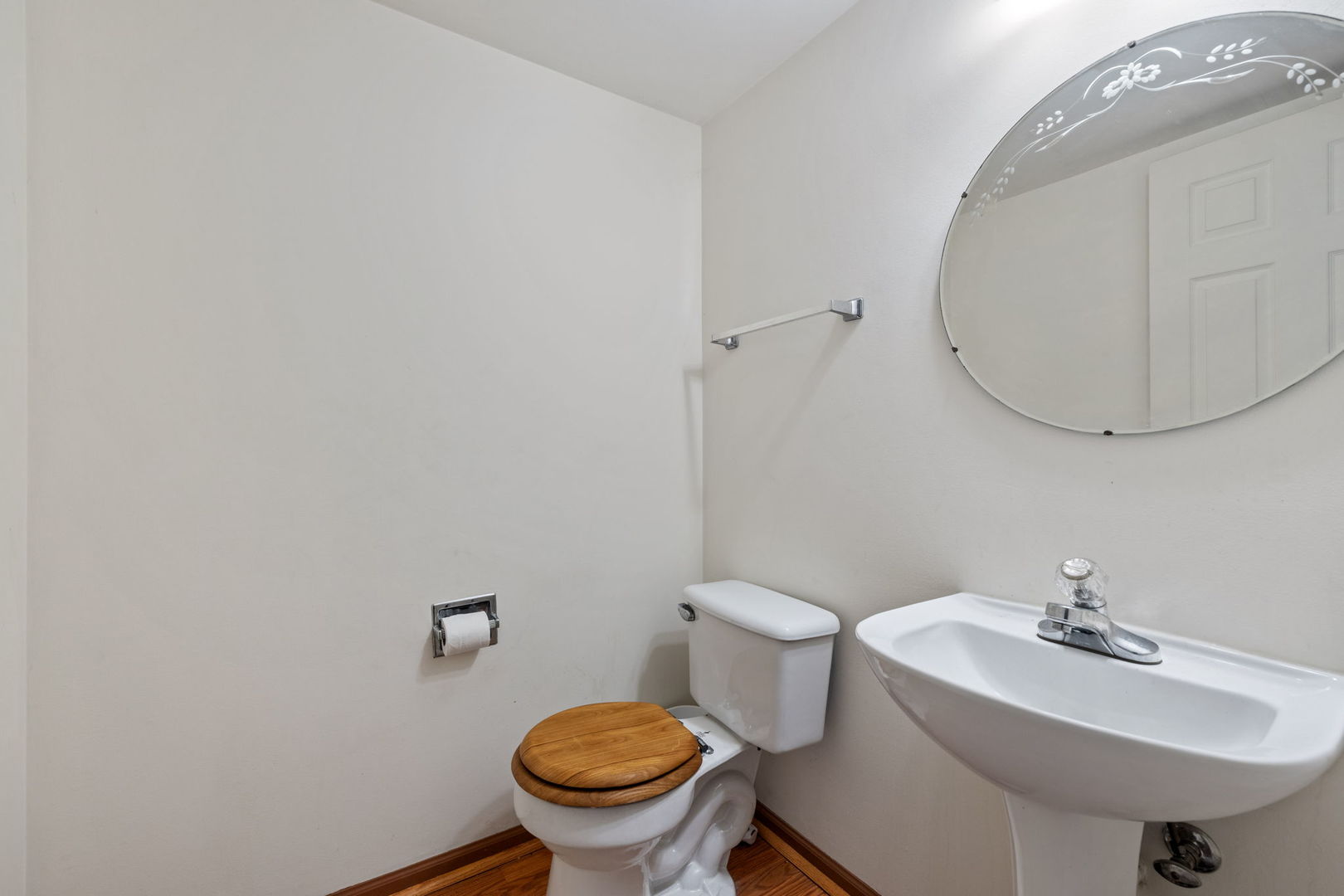 601 Greystone Lane Bolingbrook, IL 60440 - Photo 11 of 20 a bathroom with a sink toilet and a mirror
