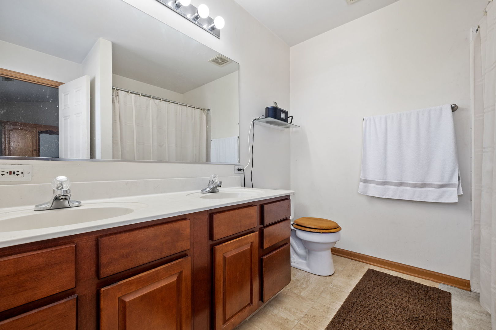 601 Greystone Lane Bolingbrook, IL 60440 - Photo 13 of 20 a bathroom with a toilet sink and mirror