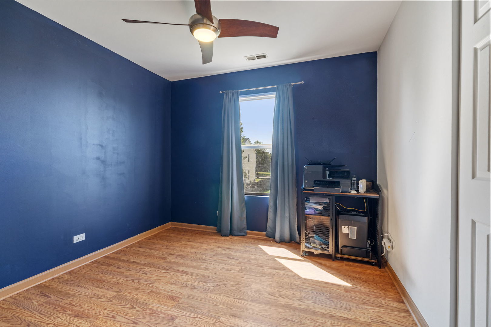601 Greystone Lane Bolingbrook, IL 60440 - Photo 17 of 20 a big room with wooden floor and a ceiling fan