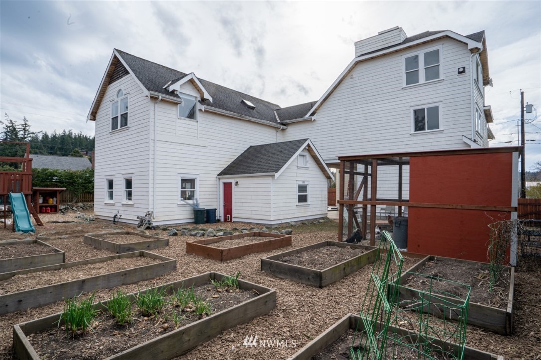 3915 R Avenue Anacortes, WA 98221 - Photo 2 of 16 Gallery Image 2