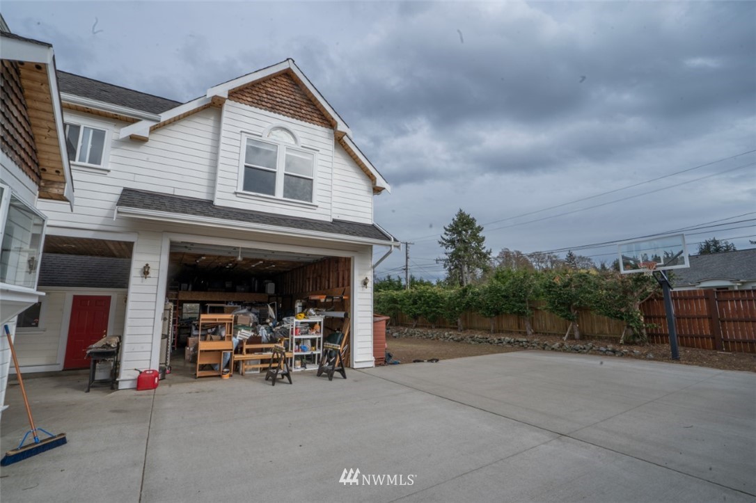 3915 R Avenue Anacortes, WA 98221 - Photo 3 of 16 Gallery Image 3