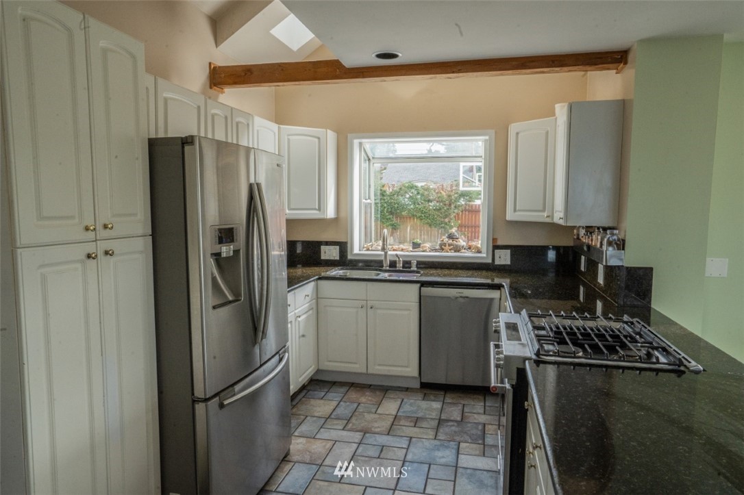 3915 R Avenue Anacortes, WA 98221 - Photo 4 of 16 Gallery Image 4