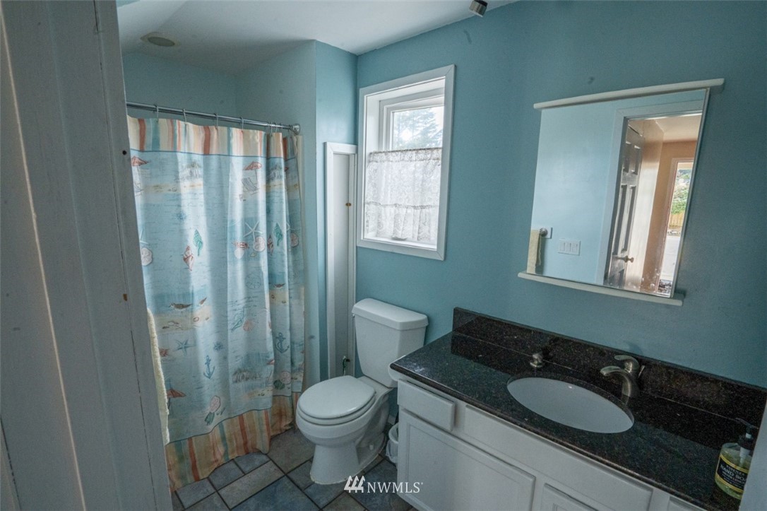 3915 R Avenue Anacortes, WA 98221 - Photo 8 of 16 Gallery Image 8
