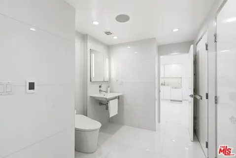 $950,000 | 10501 Wilshire Boulevard, Unit 1007, Los Angeles, CA 90024