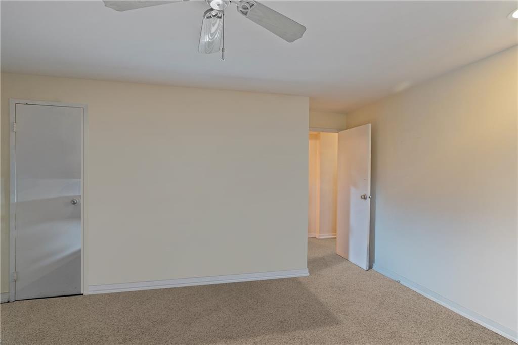 4625 Fifth Avenue, Unit 116 Pittsburgh, PA 15213 - Photo 14 of 25 a view of an empty room